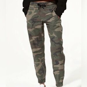 🍃🍂 Aritzia TNA Alix High Waist Camo Jogger Pants Cropped 100% Cotton Sz 2 / M